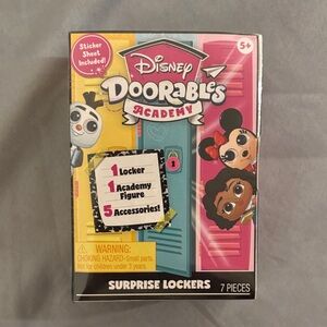 Disney Doorables Academy Colorful Surprise Set